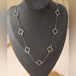Elegant Clover Silver Floral Necklace